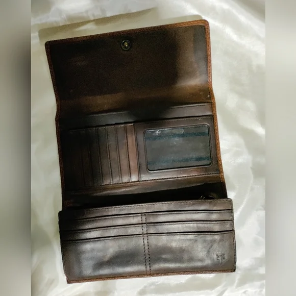 Frye warm chocolate brown leather zippered pocket card slots wallet